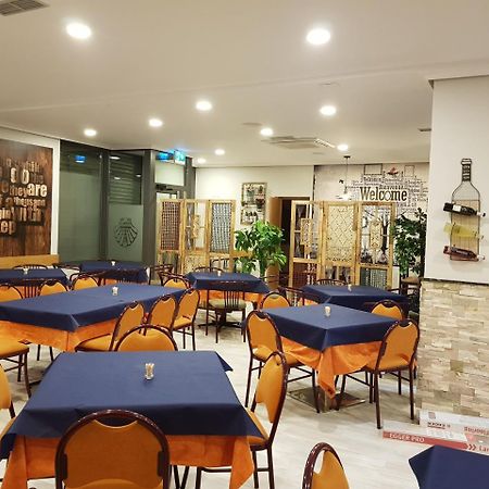 Hostal Restaurante El Abuelo Trobajo Del Camino Ngoại thất bức ảnh
