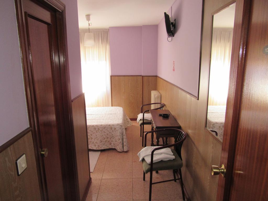 Hostal Restaurante El Abuelo Trobajo Del Camino Ngoại thất bức ảnh