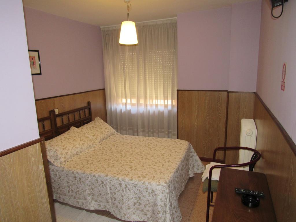 Hostal Restaurante El Abuelo Trobajo Del Camino Ngoại thất bức ảnh
