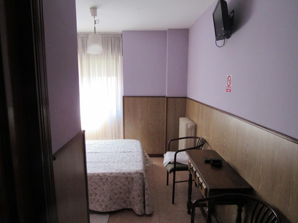 Hostal Restaurante El Abuelo Trobajo Del Camino Ngoại thất bức ảnh