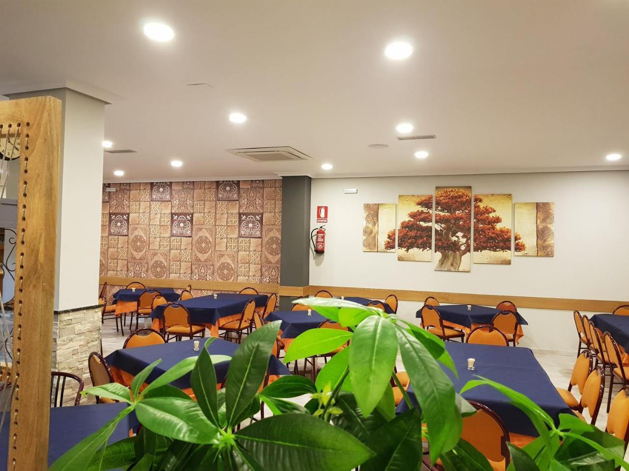 Hostal Restaurante El Abuelo Trobajo Del Camino Ngoại thất bức ảnh